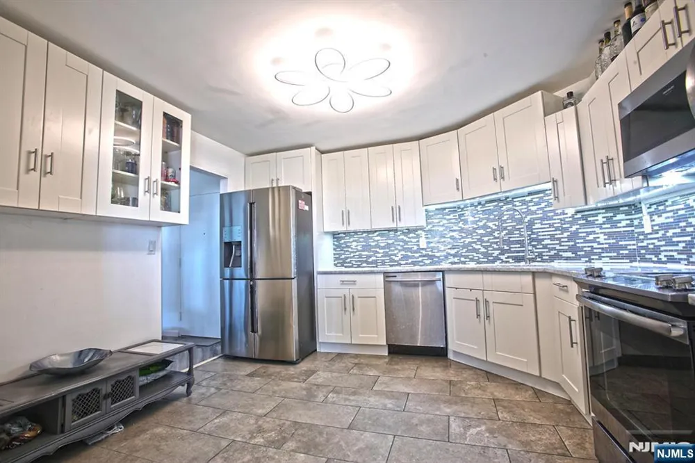 1203 Harmon Cove Tower Secaucus, NJ 07094