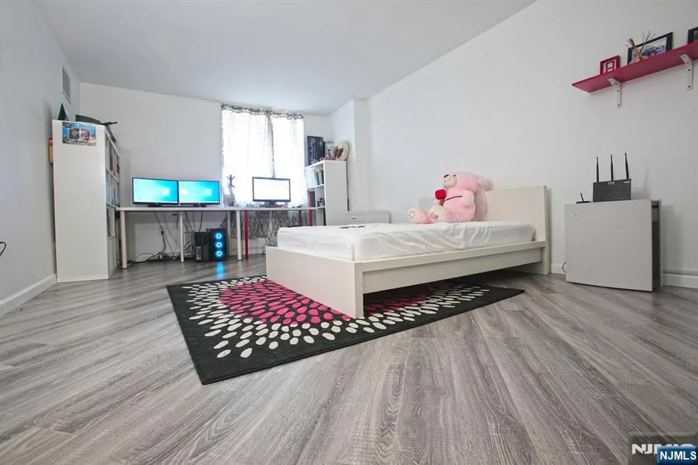 1203 Harmon Cove Tower Secaucus, NJ 07094