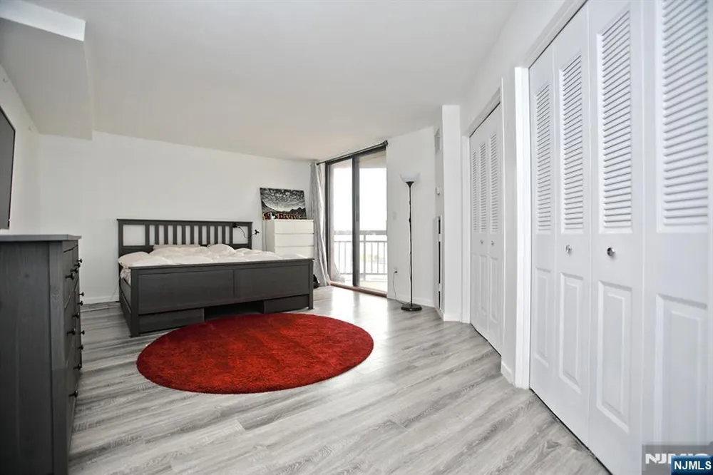 1203 Harmon Cove Tower Secaucus, NJ 07094