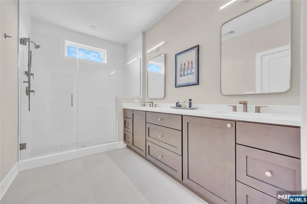 15 Linder Court Middletown, NJ 07748