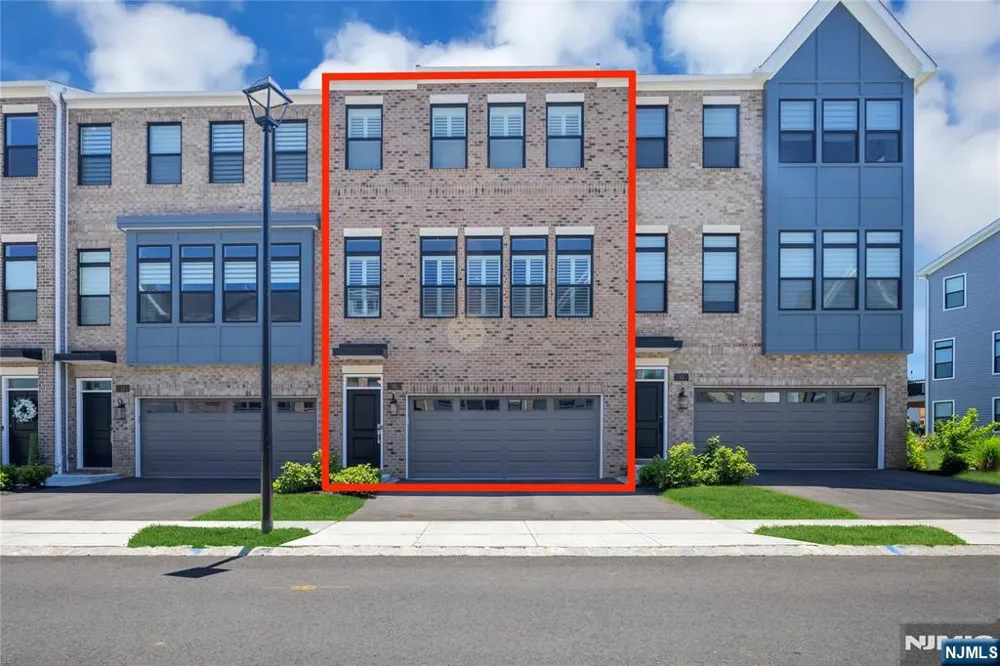 15 Linder Court Middletown, NJ 07748