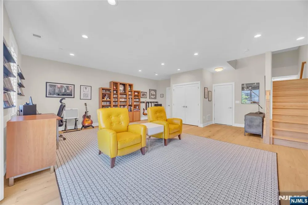 15 Linder Court Middletown, NJ 07748