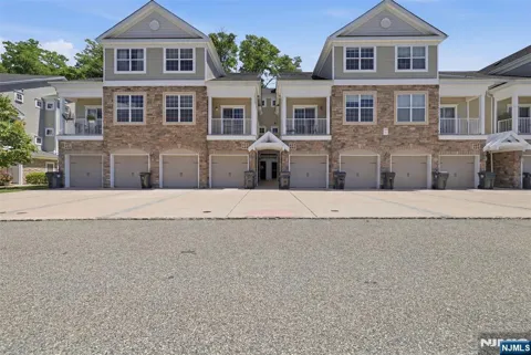 404 Waterview Court 404