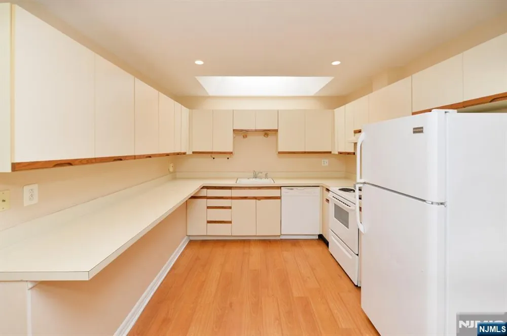 50 May Street 112 Hawthorne, NJ 07506