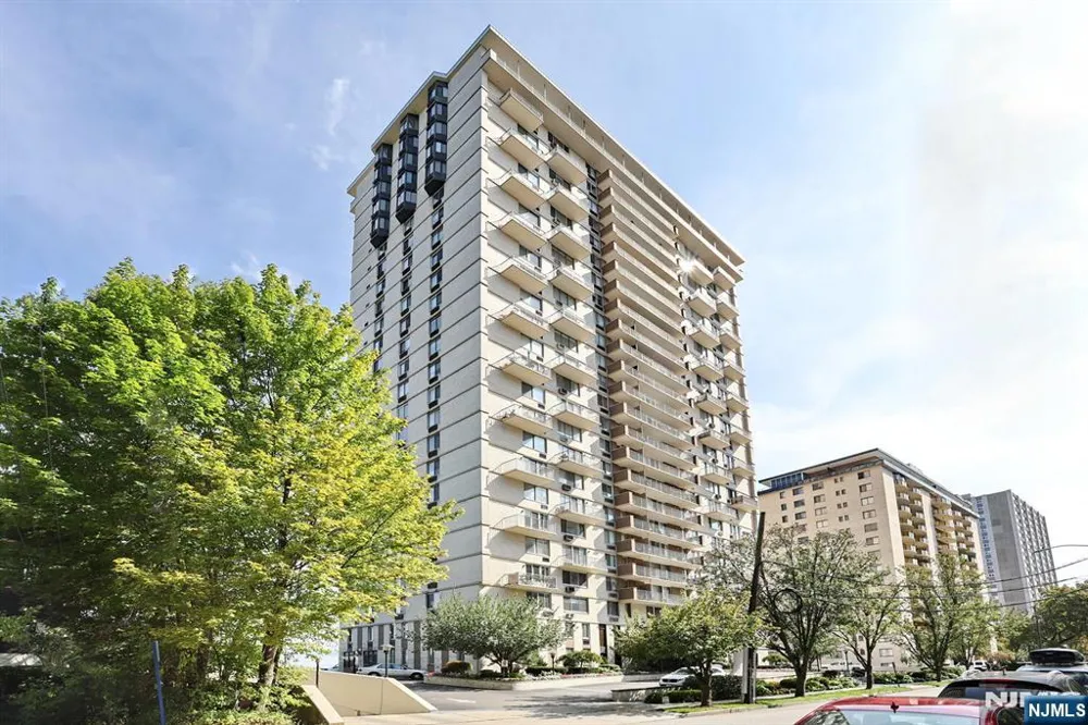 160 Overlook Avenue 2D Hackensack, NJ 07601