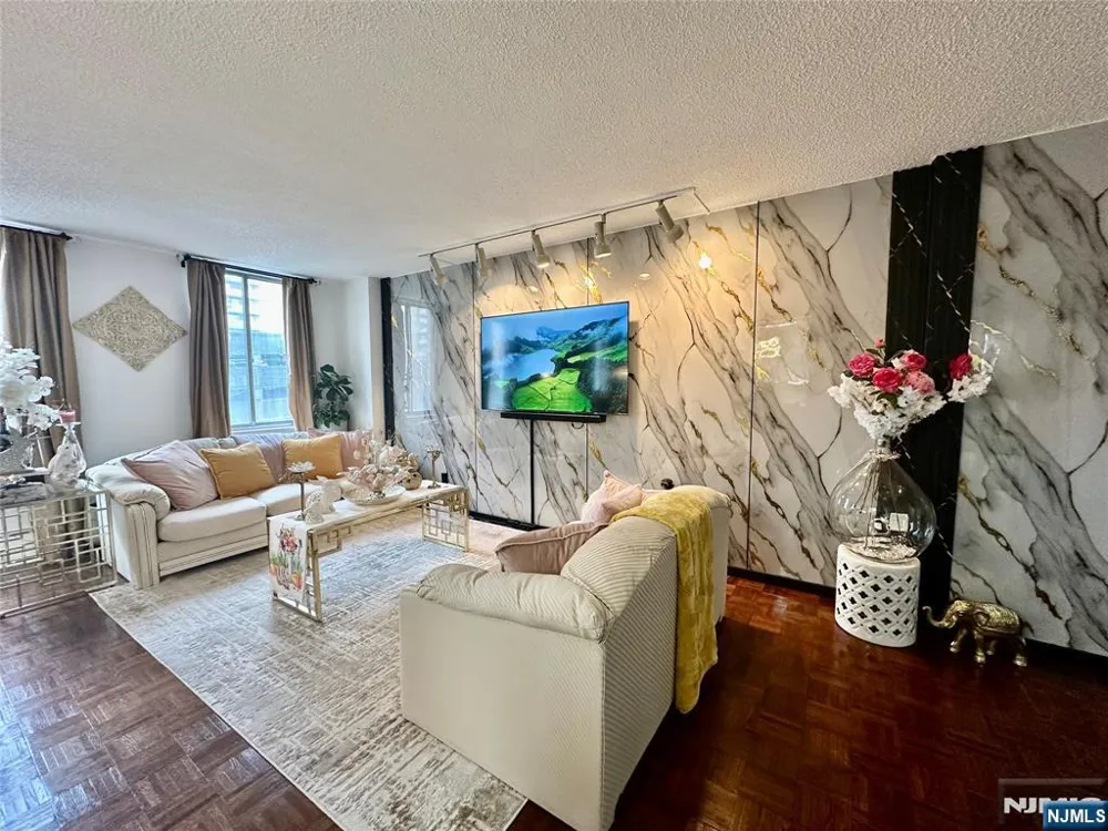 160 Overlook Avenue 2D Hackensack, NJ 07601