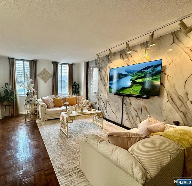 160 Overlook Avenue 2D Hackensack, NJ 07601