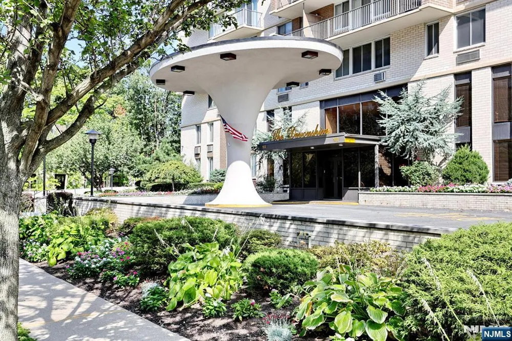 160 Overlook Avenue 2D Hackensack, NJ 07601
