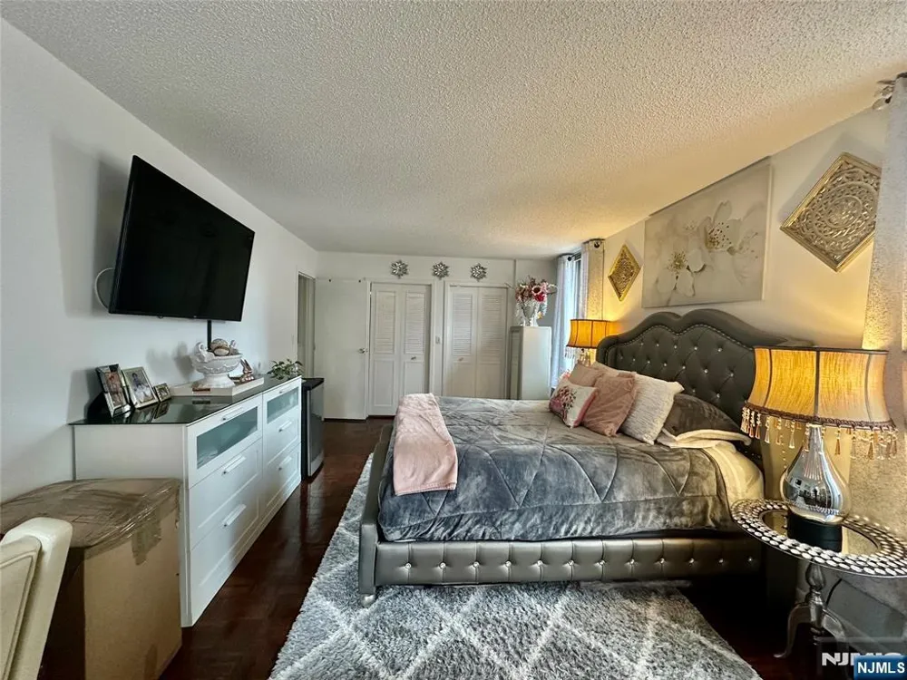 160 Overlook Avenue 2D Hackensack, NJ 07601
