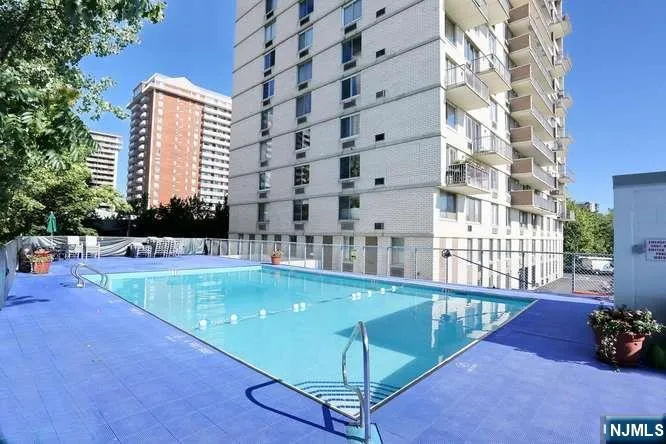 160 Overlook Avenue 2D Hackensack, NJ 07601
