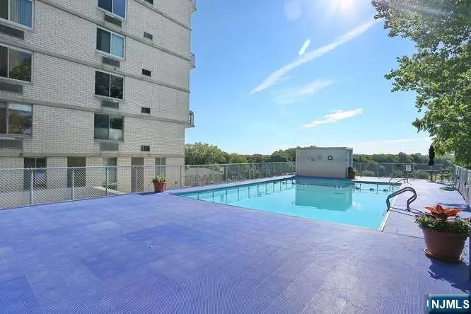 160 Overlook Avenue 2D Hackensack, NJ 07601