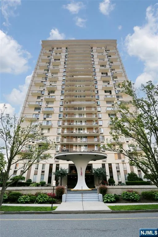 160 Overlook Avenue 2D Hackensack, NJ 07601