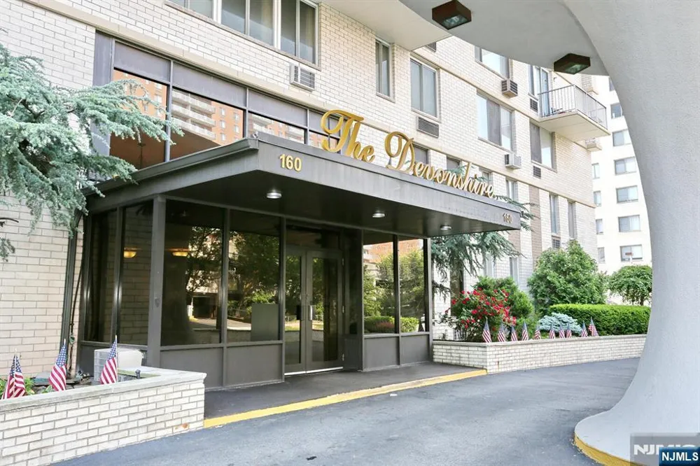 160 Overlook Avenue 2D Hackensack, NJ 07601