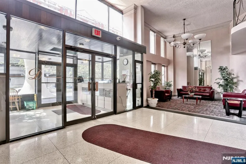 160 Overlook Avenue 2D Hackensack, NJ 07601