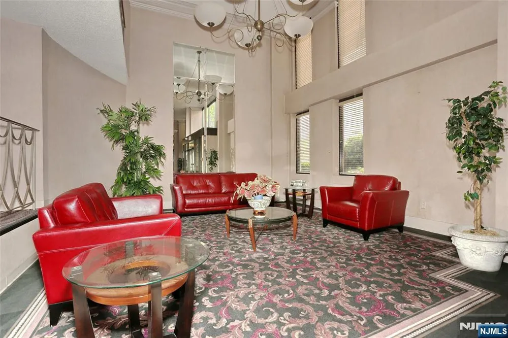 160 Overlook Avenue 2D Hackensack, NJ 07601