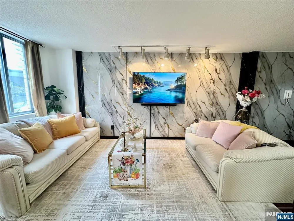 160 Overlook Avenue 2D Hackensack, NJ 07601