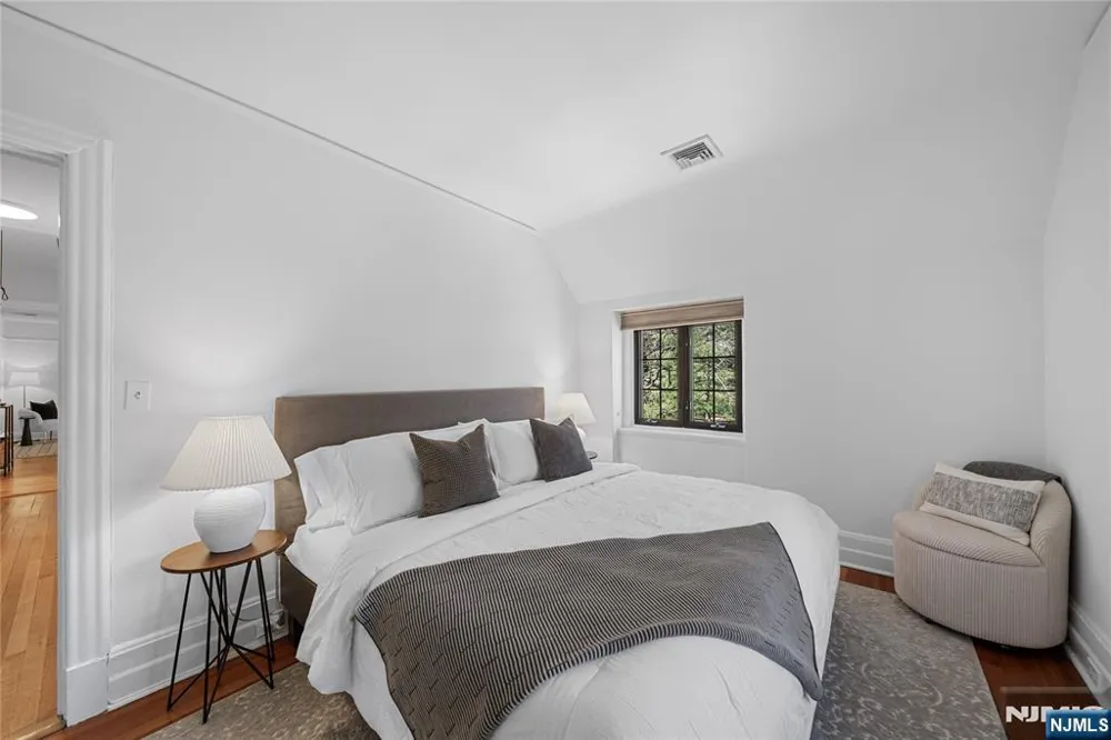 1 Byrne Lane 10 Tenafly, NJ 07670