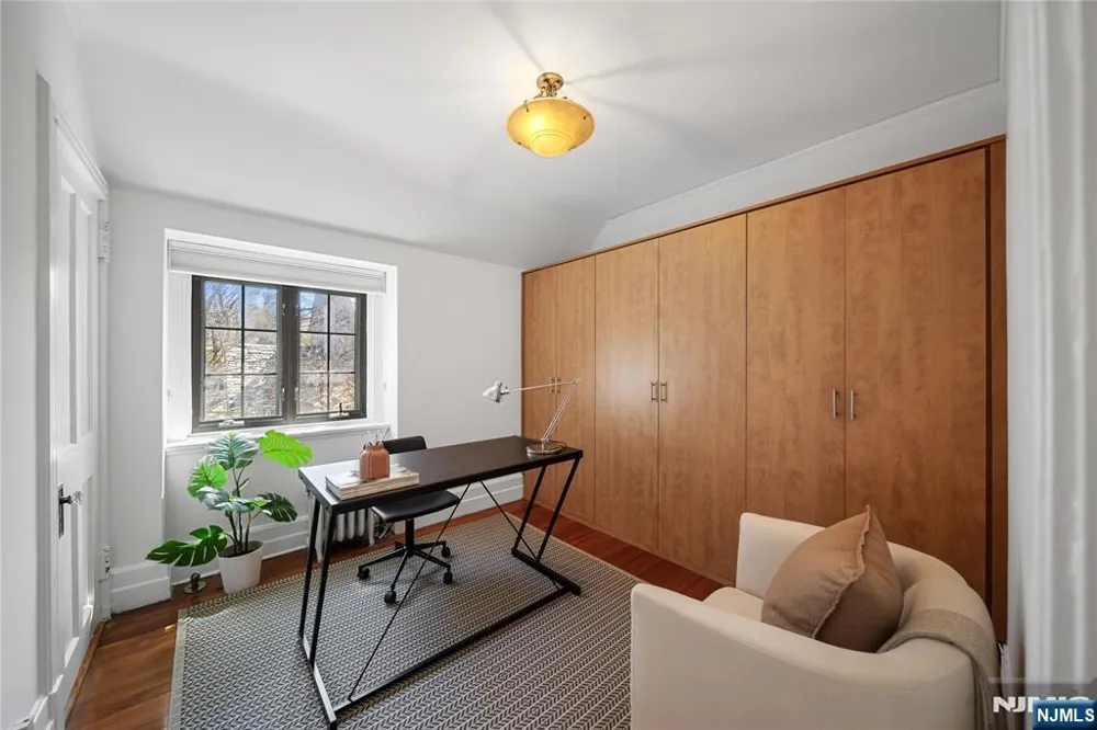 1 Byrne Lane 10 Tenafly, NJ 07670