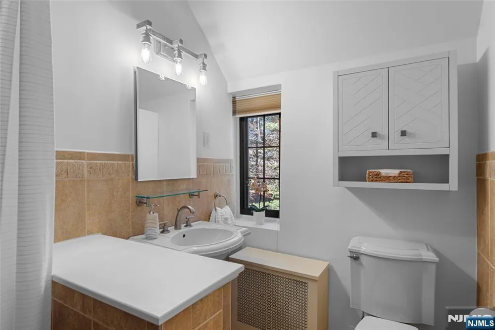 1 Byrne Lane 10 Tenafly, NJ 07670