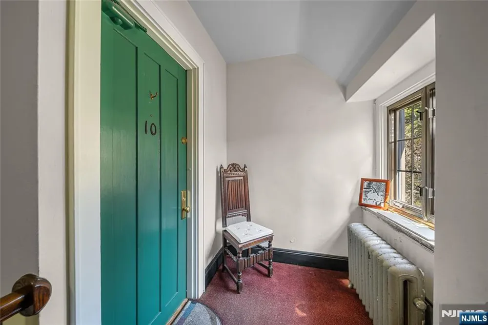 1 Byrne Lane 10 Tenafly, NJ 07670