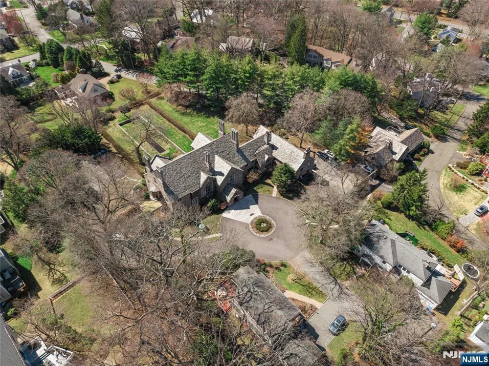 1 Byrne Lane 10 Tenafly, NJ 07670