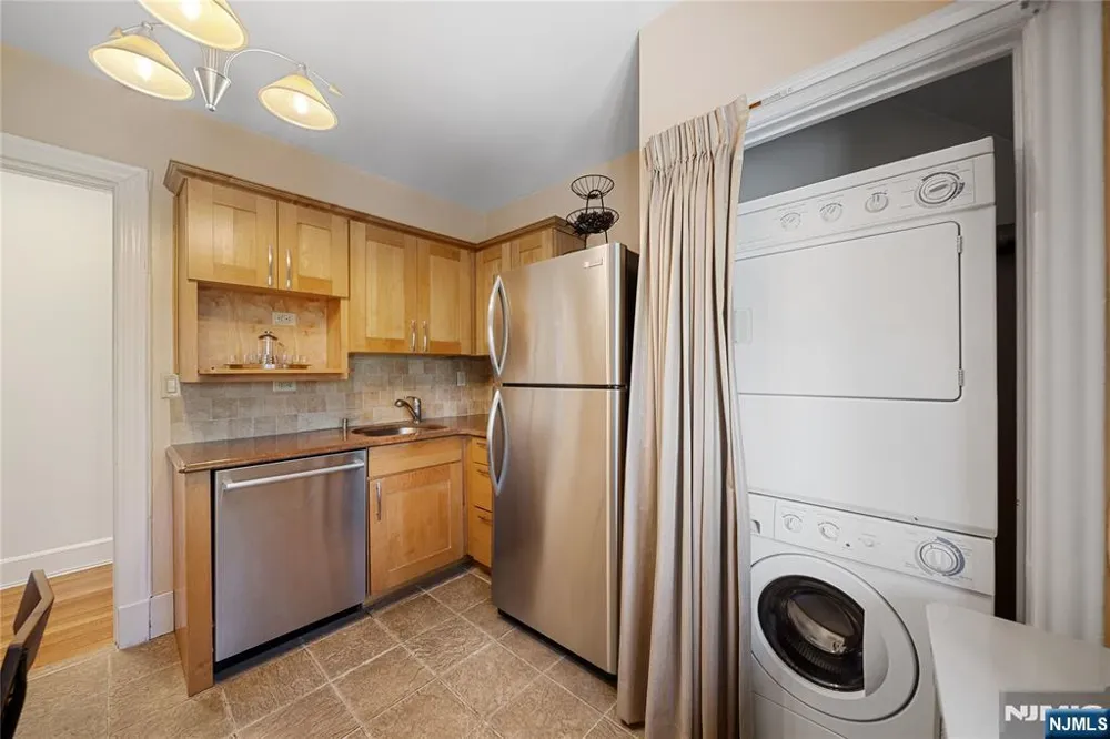 1 Byrne Lane 10 Tenafly, NJ 07670