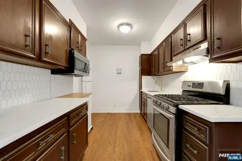 100 E Palisade Avenue A24
