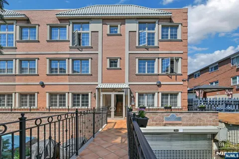124 68th Street 206