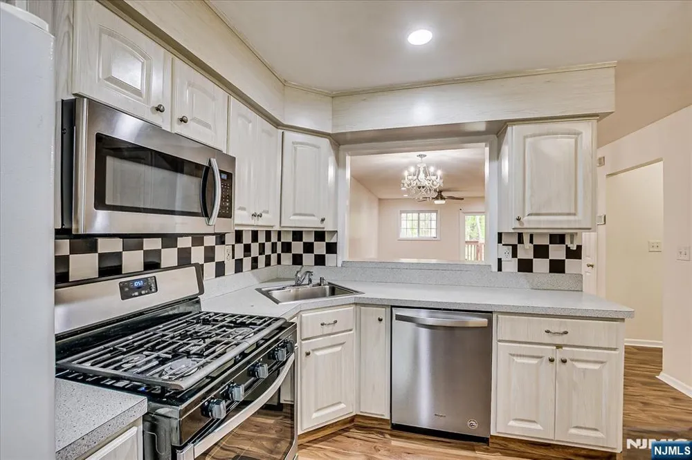 12 Tulip Court Edison, NJ 08820