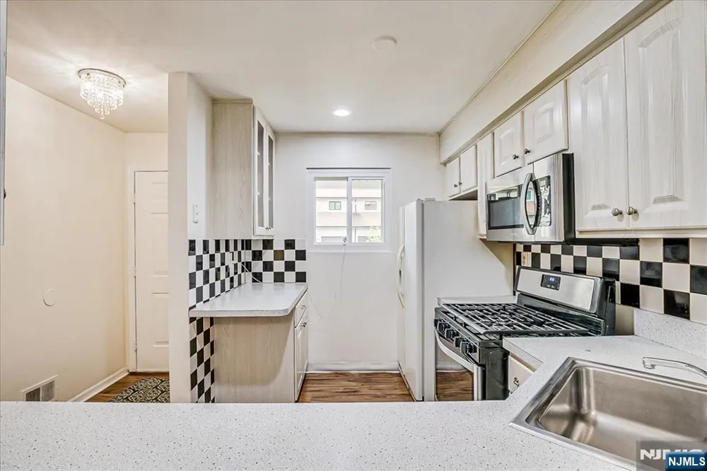 12 Tulip Court Edison, NJ 08820