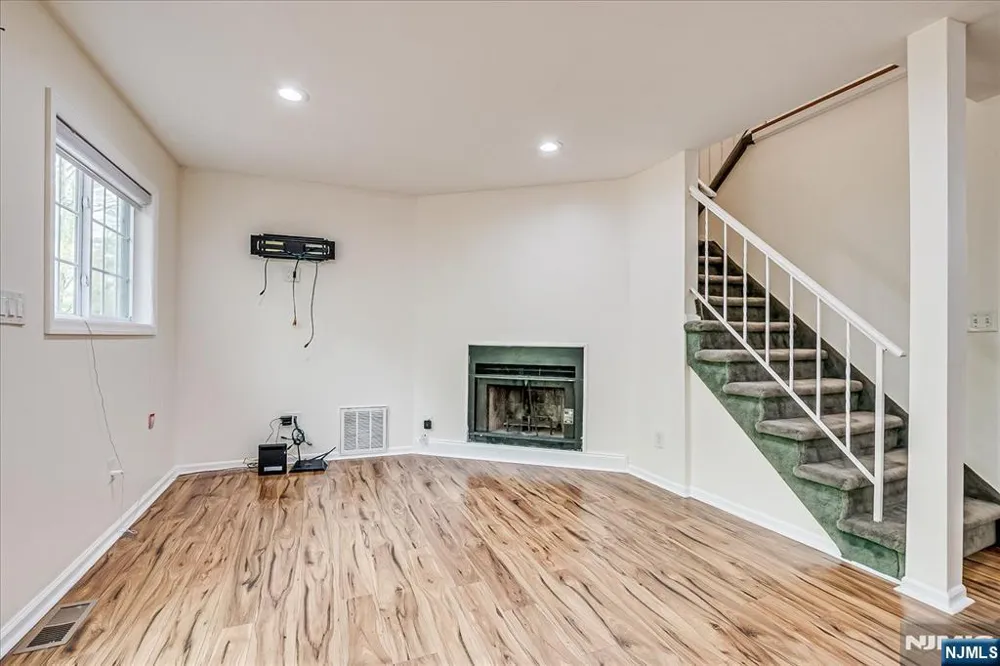 12 Tulip Court Edison, NJ 08820