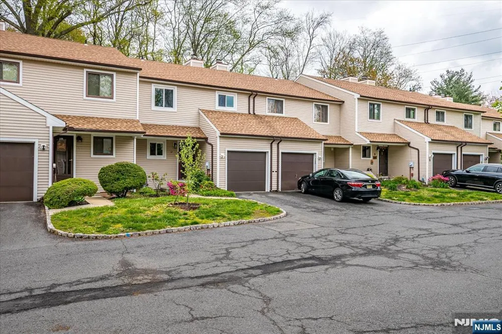 12 Tulip Court Edison, NJ 08820