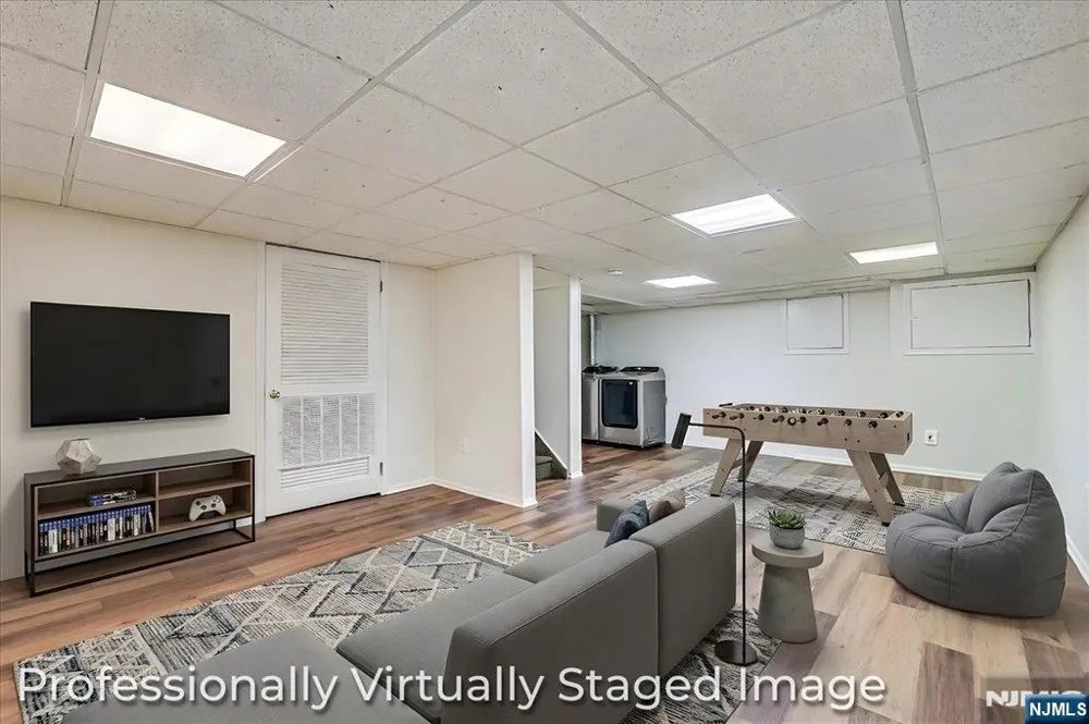 12 Tulip Court Edison, NJ 08820