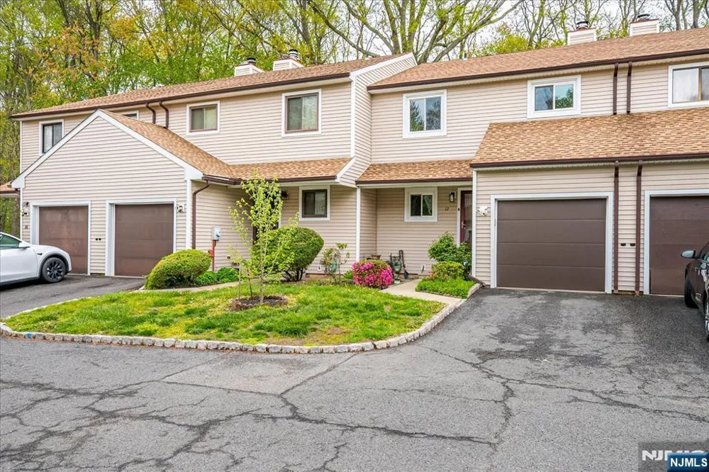 12 Tulip Court Edison, NJ 08820