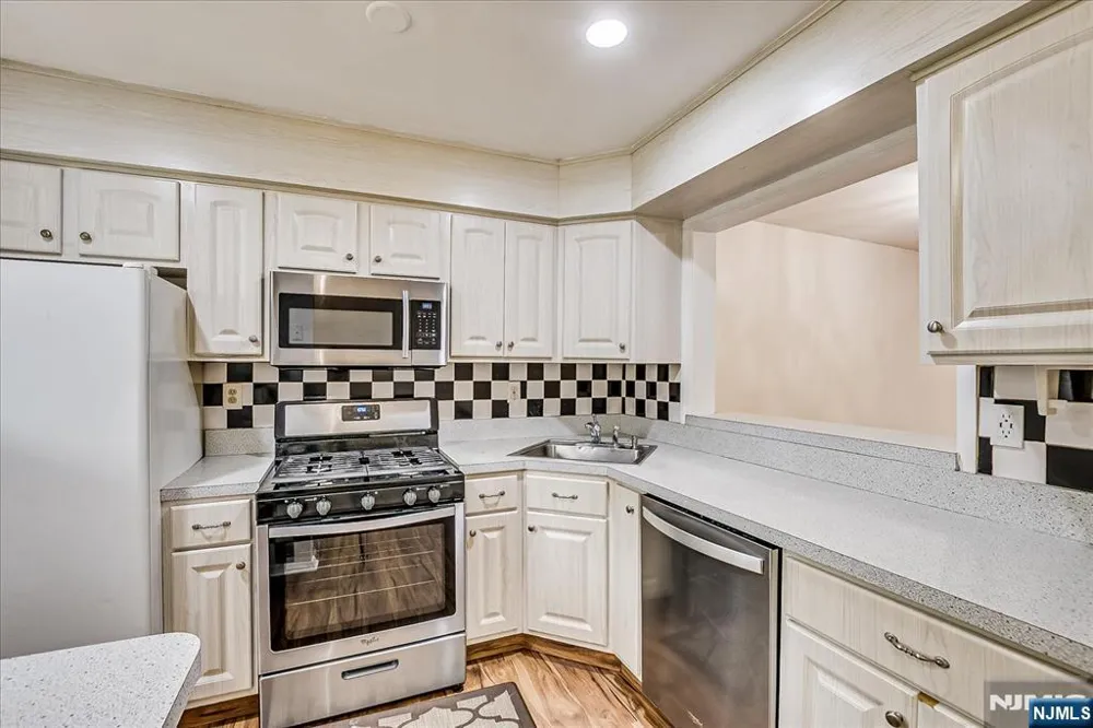 12 Tulip Court Edison, NJ 08820
