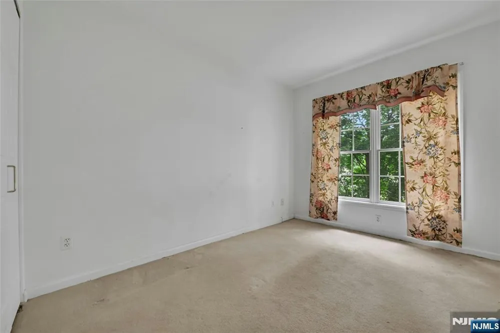 189 Forest Avenue 219 Paramus, NJ 07652