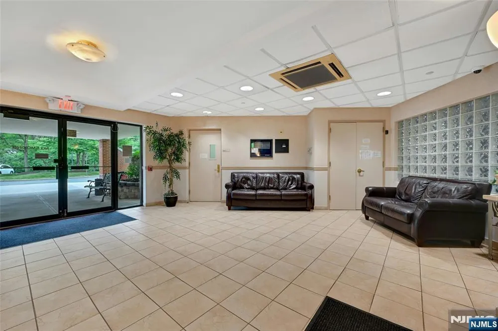 189 Forest Avenue 219 Paramus, NJ 07652
