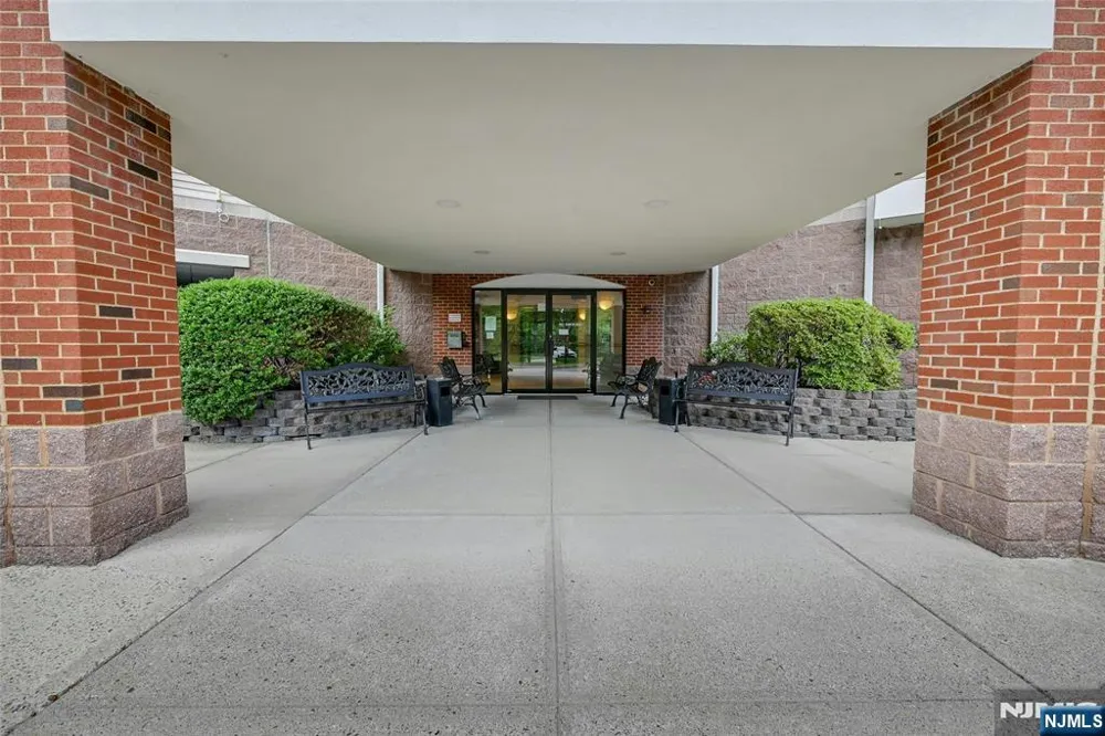 189 Forest Avenue 219 Paramus, NJ 07652