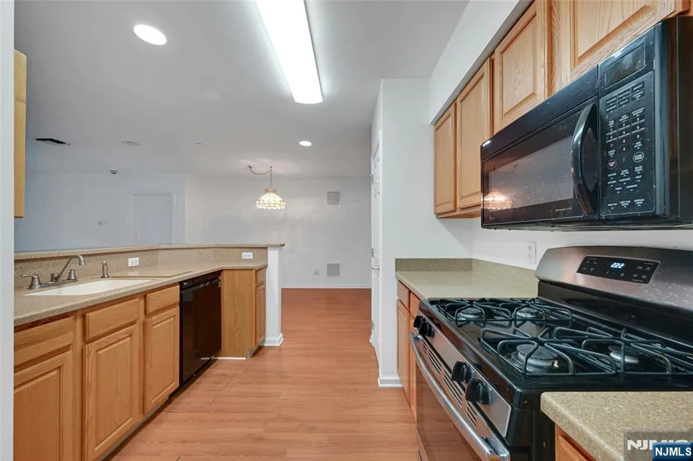 189 Forest Avenue 219 Paramus, NJ 07652