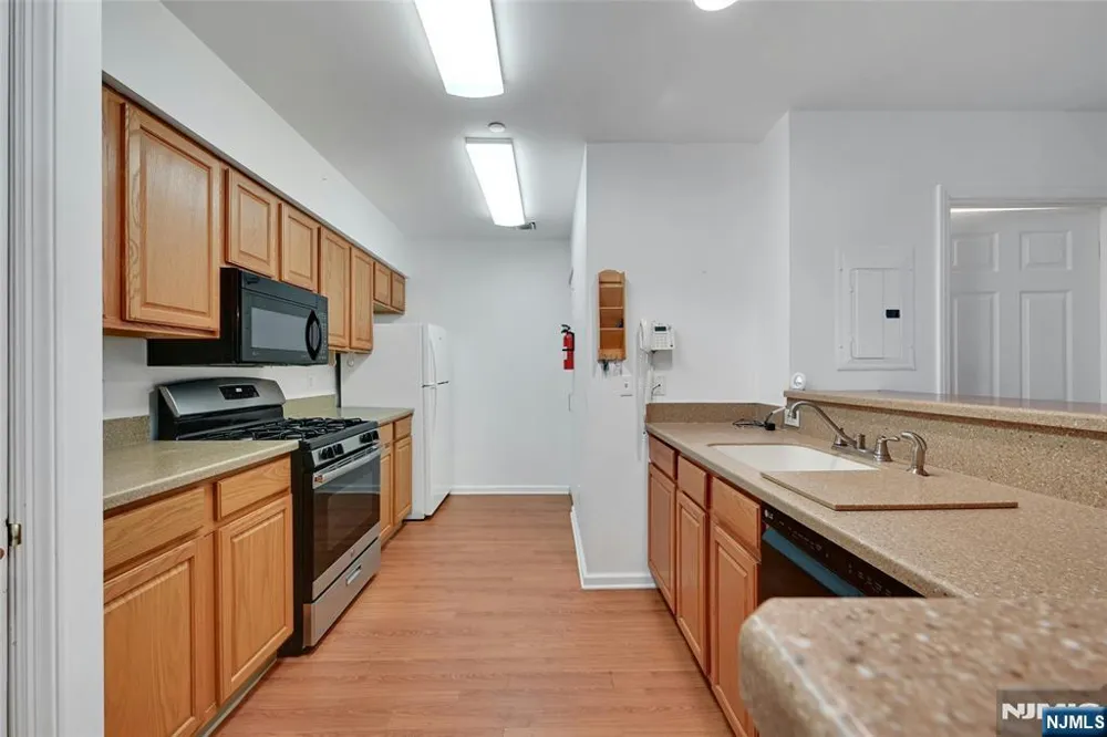 189 Forest Avenue 219 Paramus, NJ 07652