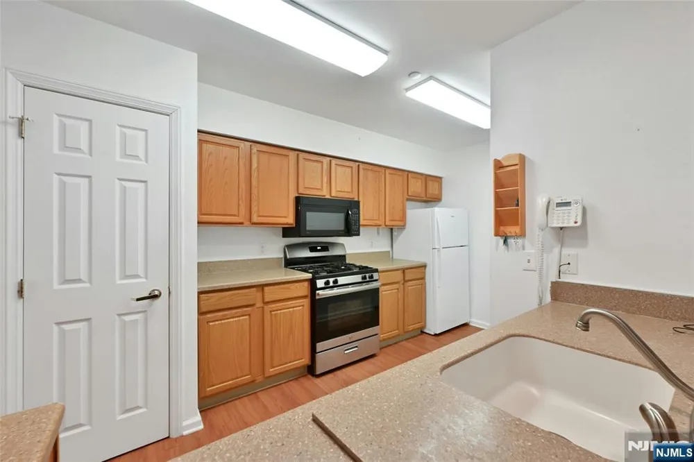 189 Forest Avenue 219 Paramus, NJ 07652