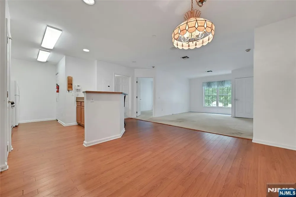 189 Forest Avenue 219 Paramus, NJ 07652