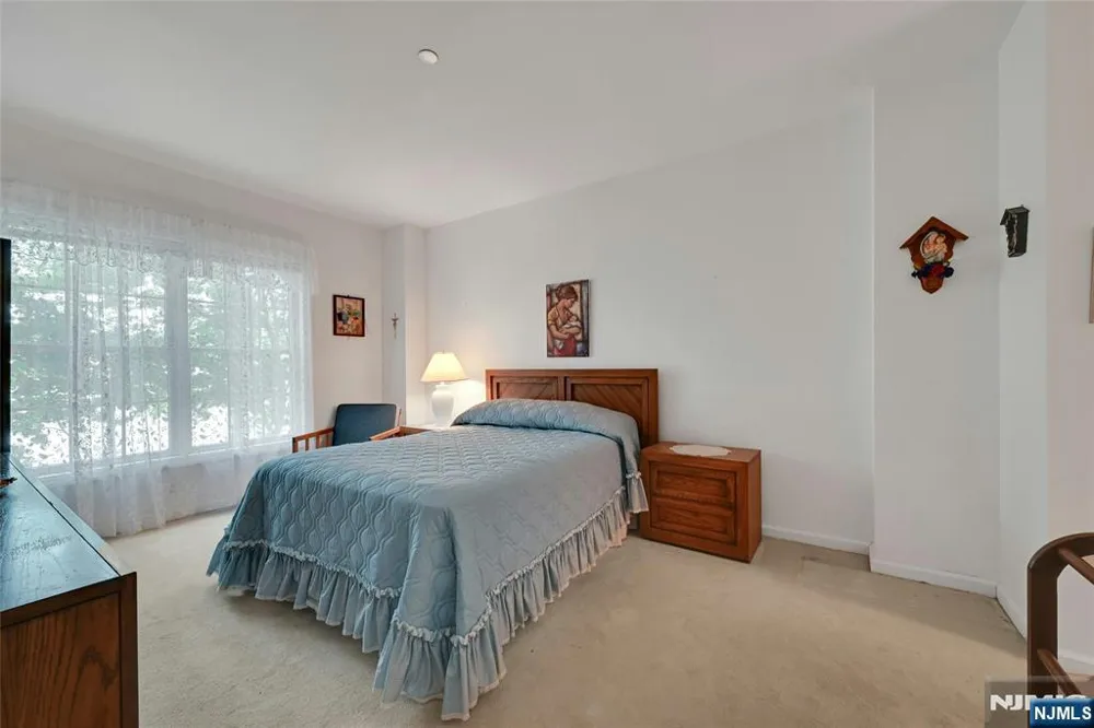 189 Forest Avenue 219 Paramus, NJ 07652