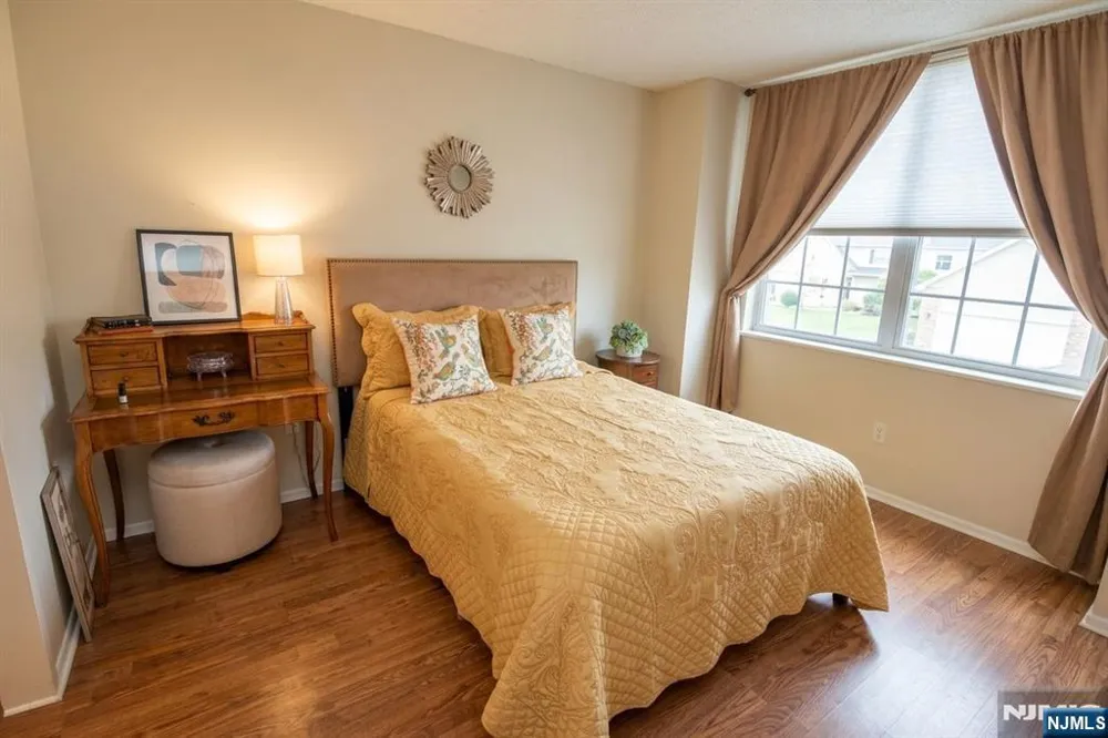1033 Harmon Cove Tower Secaucus, NJ 07094