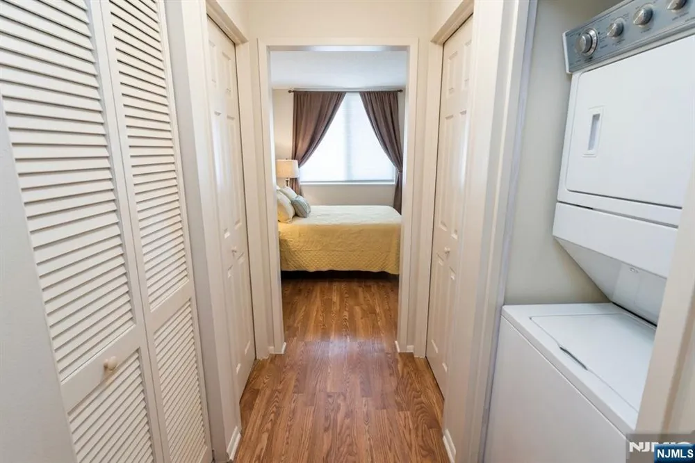 1033 Harmon Cove Tower Secaucus, NJ 07094