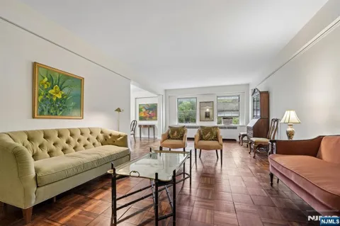 10 Crestmont Road 2N