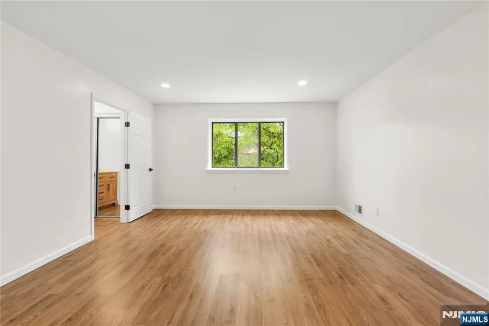 261 Sunset Key Secaucus, NJ 07094