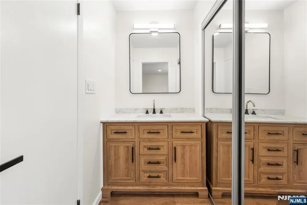 261 Sunset Key Secaucus, NJ 07094
