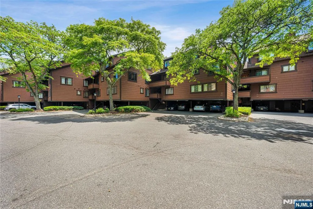 261 Sunset Key Secaucus, NJ 07094