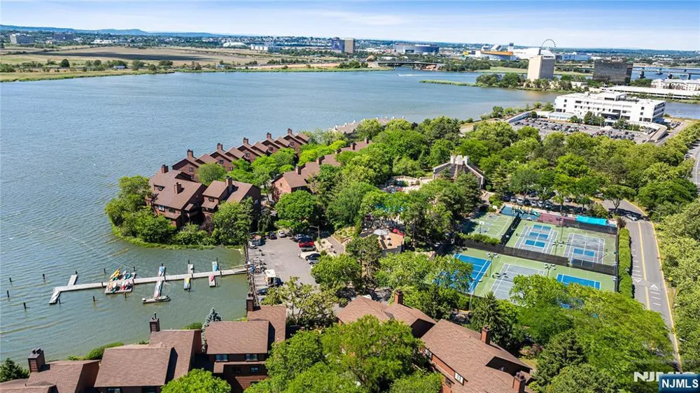 261 Sunset Key Secaucus, NJ 07094
